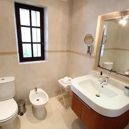 Alvura Stunning Air-con Pool Villa